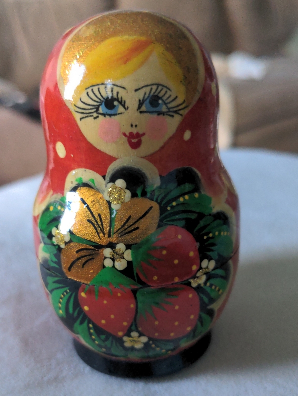 New Traditional  Matryoshka Doll Decorative Figurine, 5 Nesting Dolls